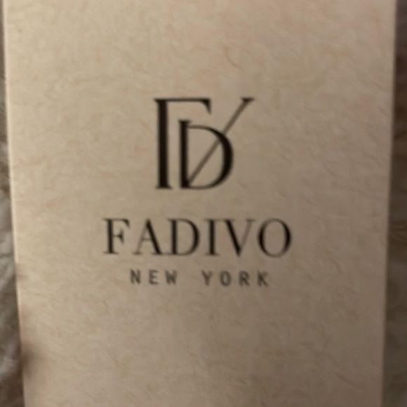 10”W x 4.5” L x 3.5” Deep Fadivo New York Cosmetic Bags w/Strap nwt - Picture 3 of 7
